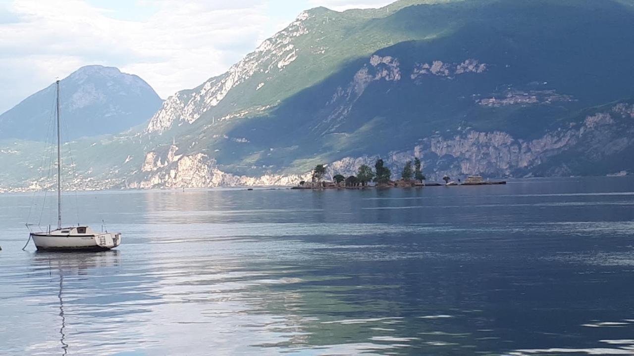 Appartamenti Casa Nina, Lago,Montagne, Uliveti Brenzone sul Garda Ngoại thất bức ảnh