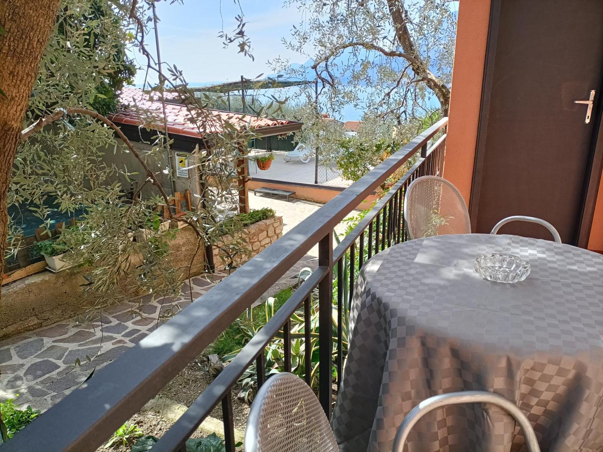 Appartamenti Casa Nina, Lago,Montagne, Uliveti Brenzone sul Garda Ngoại thất bức ảnh