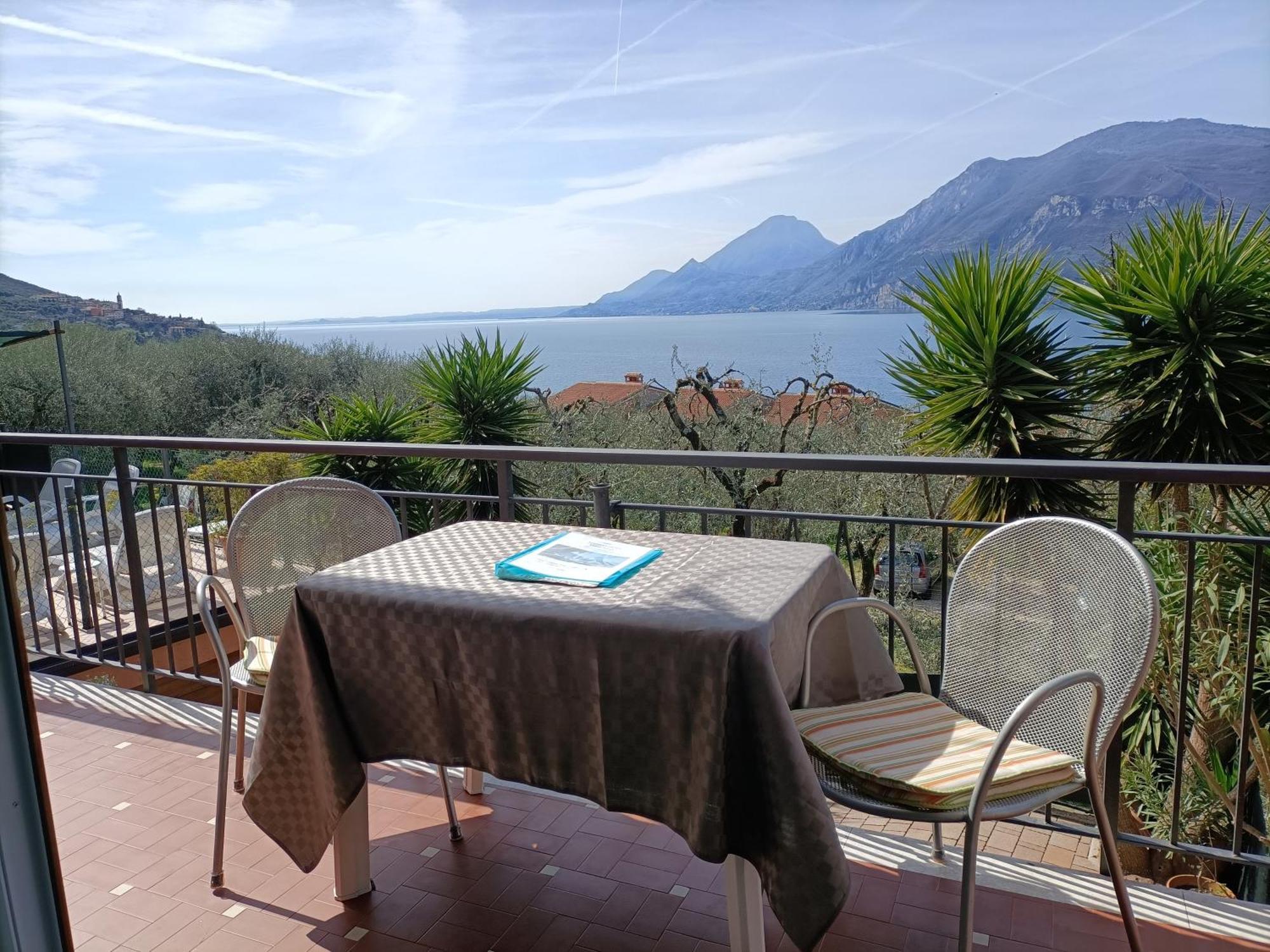 Appartamenti Casa Nina, Lago,Montagne, Uliveti Brenzone sul Garda Ngoại thất bức ảnh