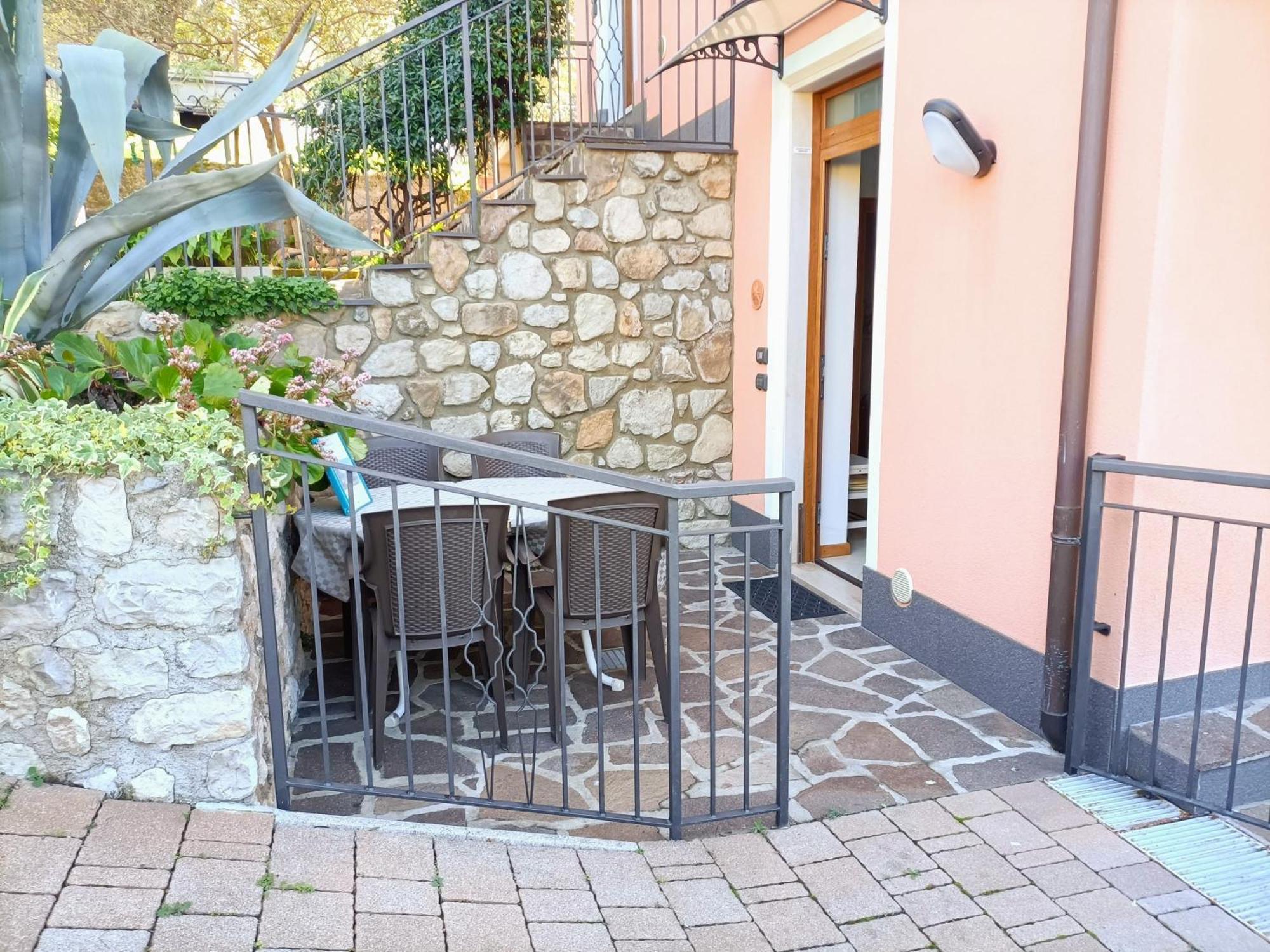 Appartamenti Casa Nina, Lago,Montagne, Uliveti Brenzone sul Garda Ngoại thất bức ảnh