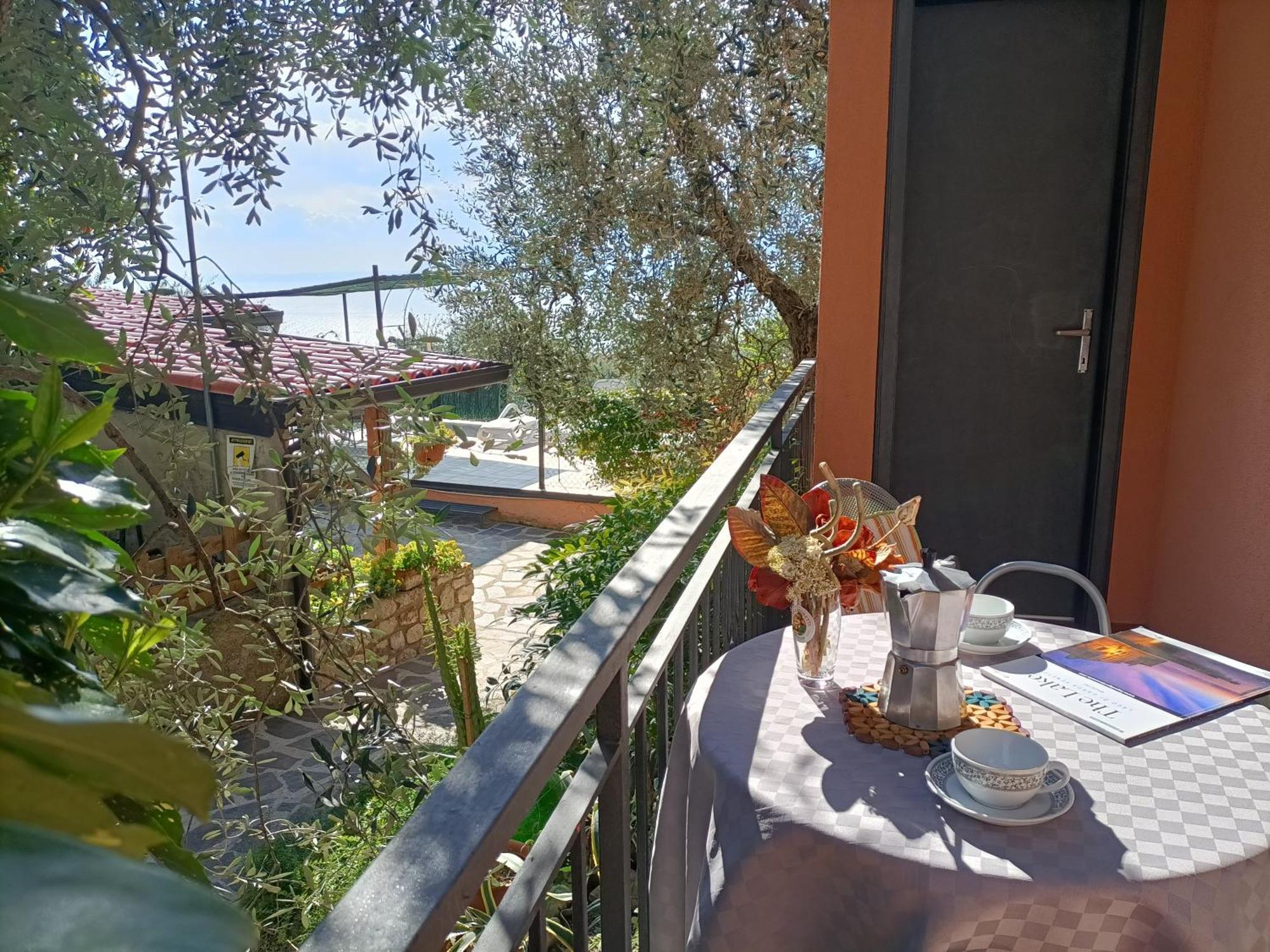 Appartamenti Casa Nina, Lago,Montagne, Uliveti Brenzone sul Garda Ngoại thất bức ảnh