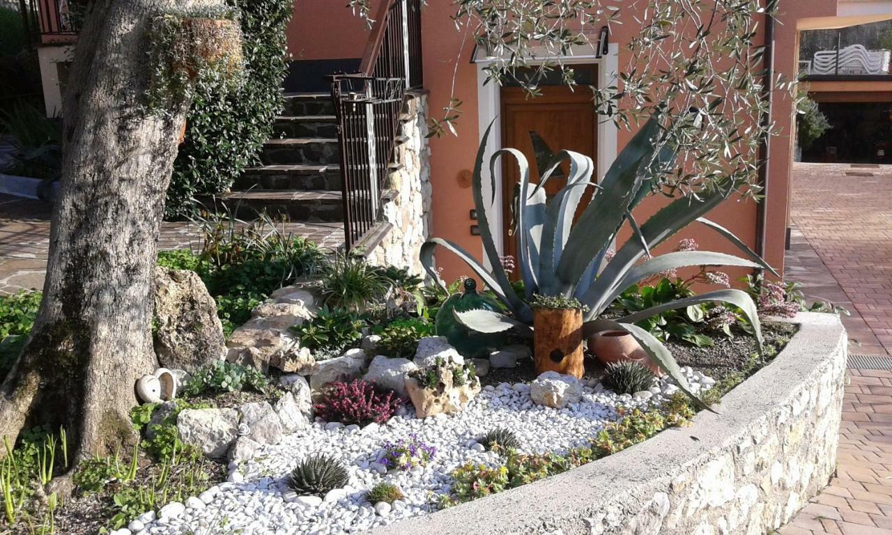Appartamenti Casa Nina, Lago,Montagne, Uliveti Brenzone sul Garda Ngoại thất bức ảnh